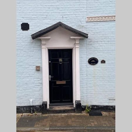 City Centre Entire Studio Apartment Chichester Exterior photo
