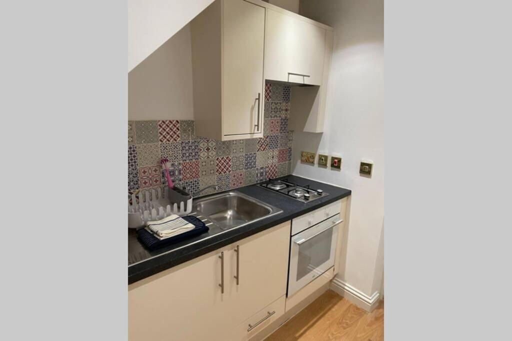 City Centre Entire Studio Apartment Chichester Exterior photo